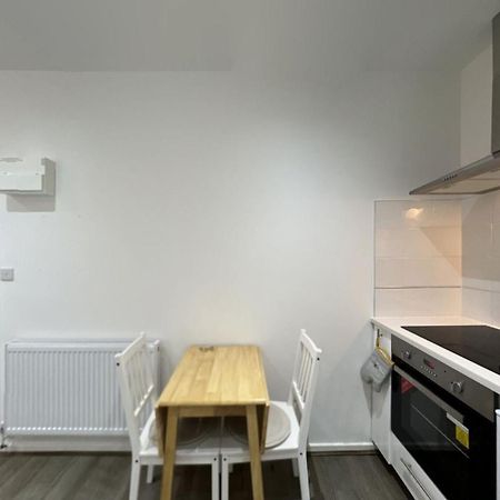 Studio 48B London Luaran gambar