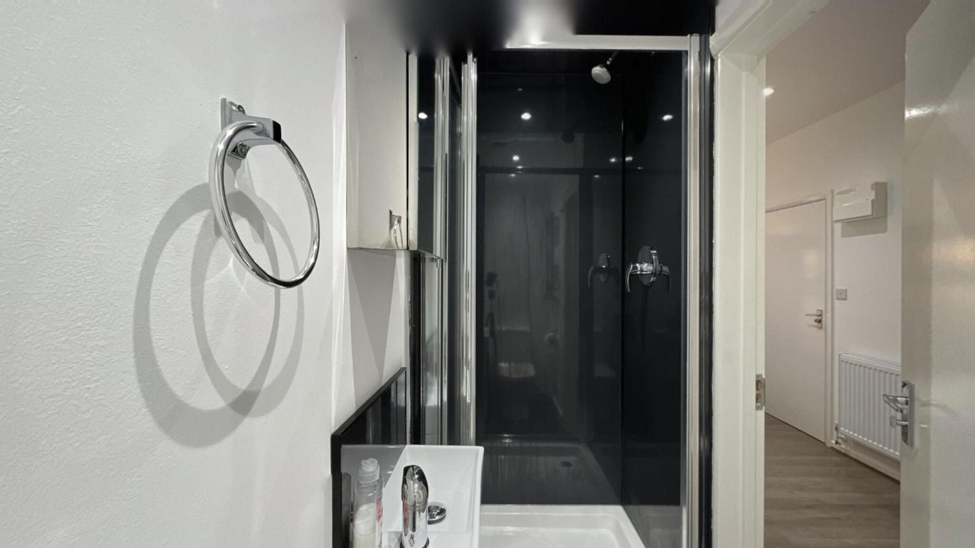 Studio 48B London Luaran gambar