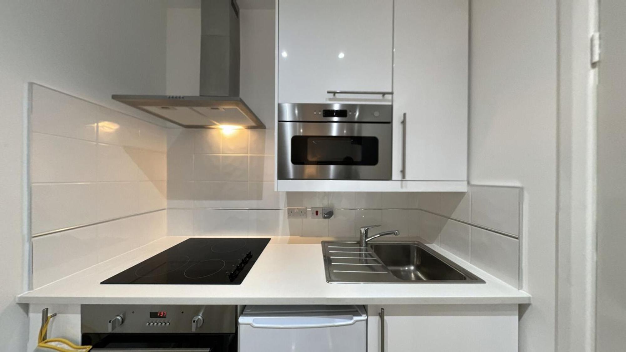 Studio 48B London Luaran gambar