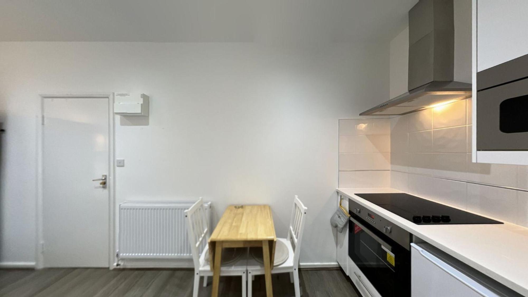 Studio 48B London Luaran gambar