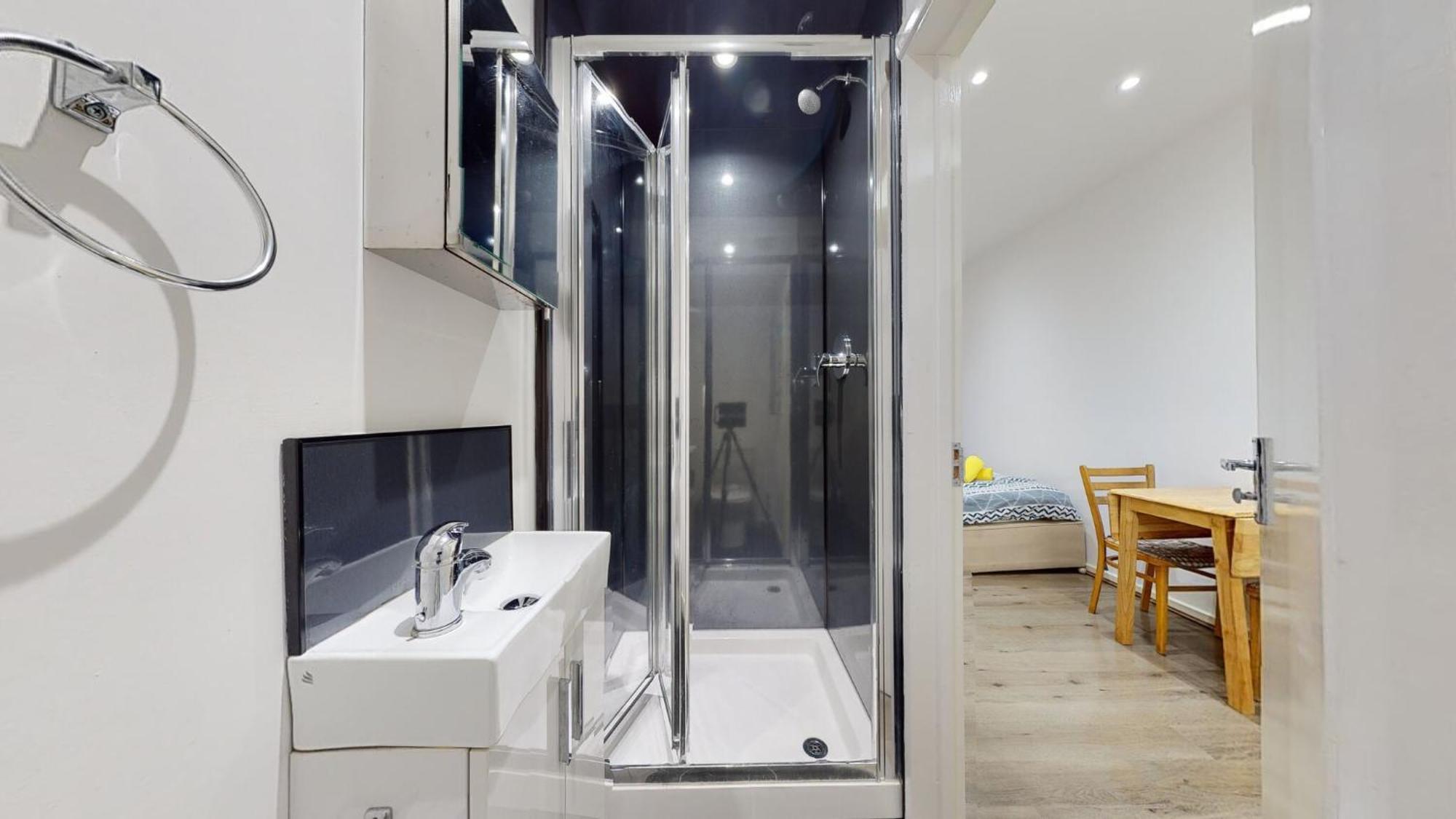 Studio 48B London Luaran gambar